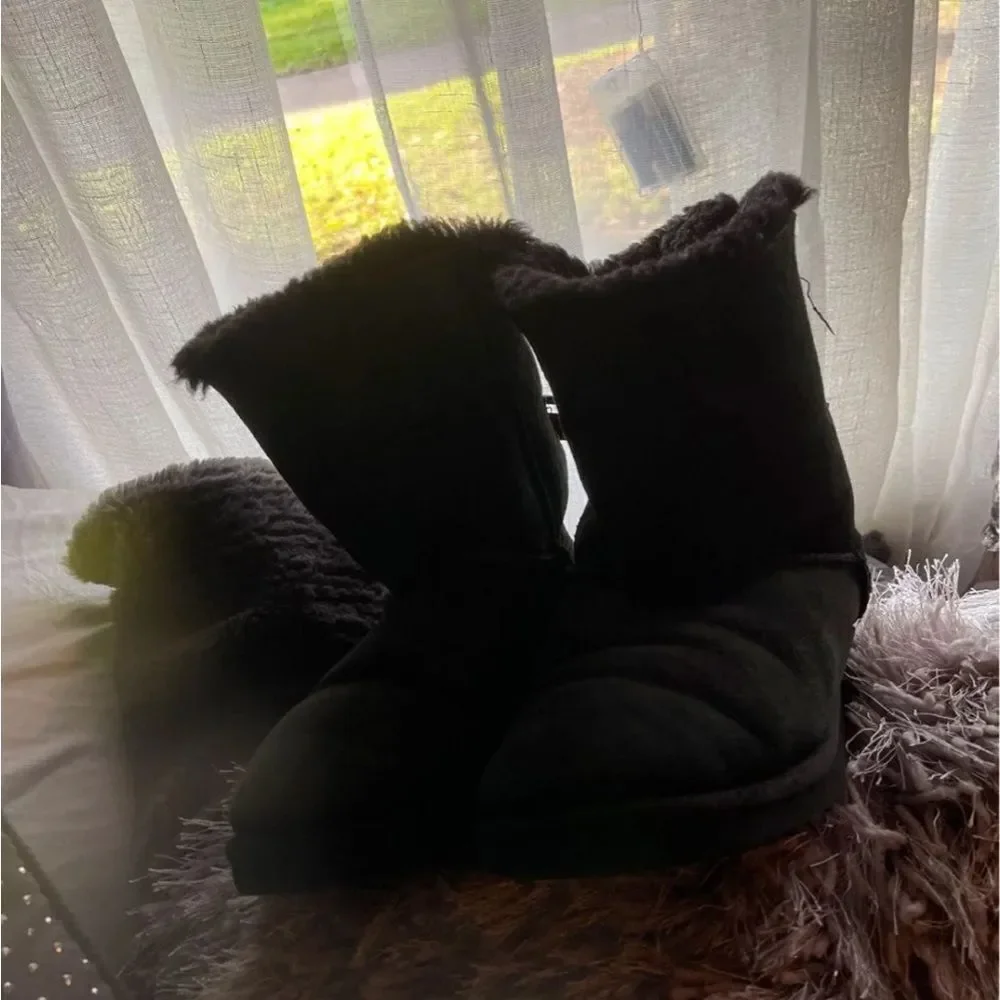 Sz 5 black sheepskin/sherpa  bailey bow 2 UGG classic   Short boot